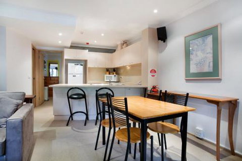 Lhotsky Apartments - Brisbane Tourism 1