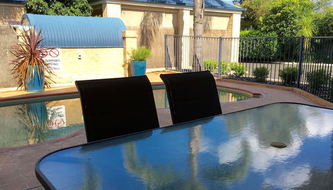 Edward Parry Motel & Apartments - Tourism Brisbane 3