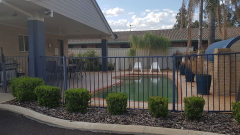 Edward Parry Motel & Apartments - Tourism Brisbane 4