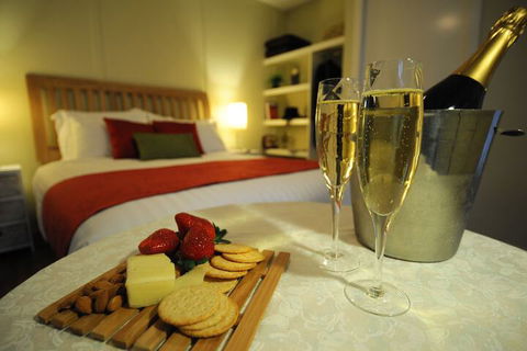 Gisborne Peak Winery Cottages - Tourism Brisbane 4