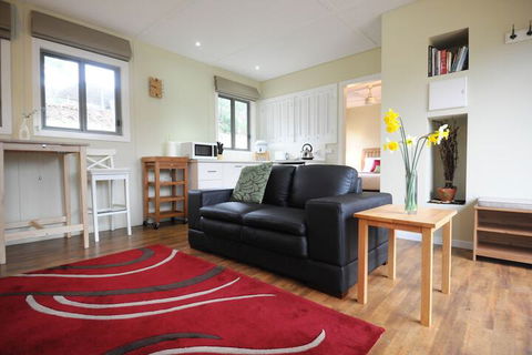 Gisborne Peak Winery Cottages - Tourism Brisbane 7