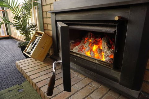 Gisborne Peak Winery Cottages - Tourism Brisbane 3