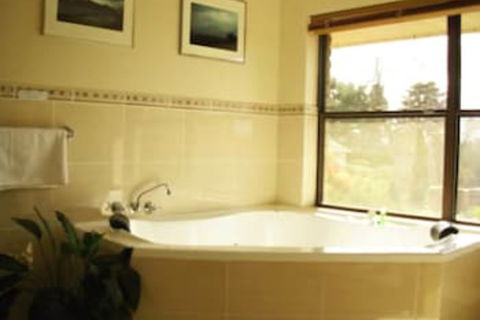 Bathurst Heights B&B - Brisbane Tourism 6