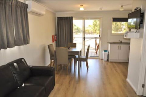 Western KI Caravan Park - Tourism Brisbane 0