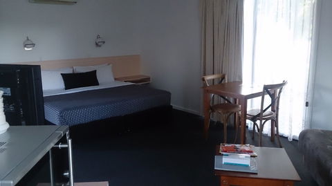 Budget On The Lake - Tourism Brisbane 3