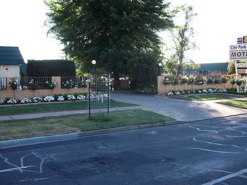 City Park Motel & Apartments - Tourism Brisbane 0