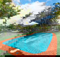 Moby Dick Waterfront Resort Motel - Brisbane Tourism