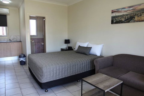 Tumut Apartments - Brisbane Tourism 6
