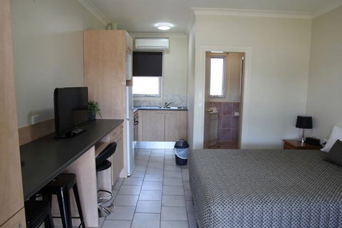 Tumut Apartments - Brisbane Tourism 3
