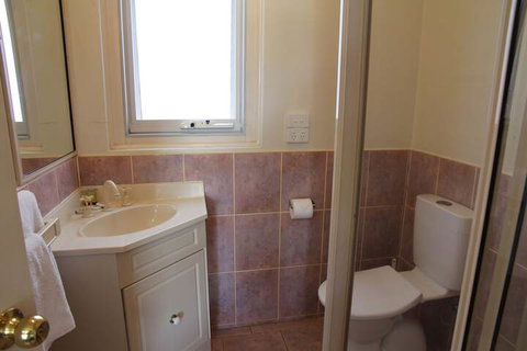 Tumut Apartments - Brisbane Tourism 7