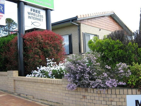 Settlers Motor Inn - Brisbane Tourism 1