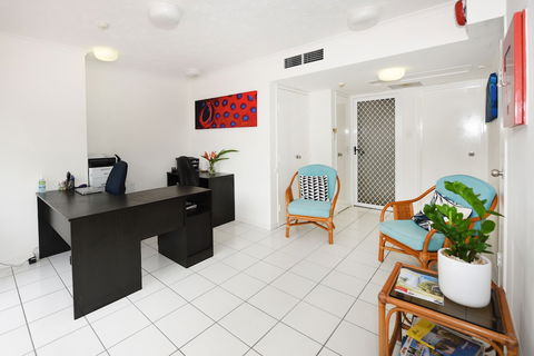 Golden Sands Beachfront Apartment Resort - Tourism Brisbane 5