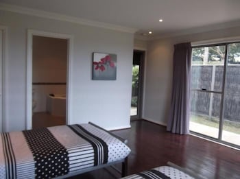 Swan Lake Guest House - Tourism Brisbane 6