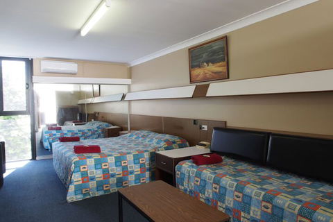 City Beach Motel - Tourism Brisbane 6