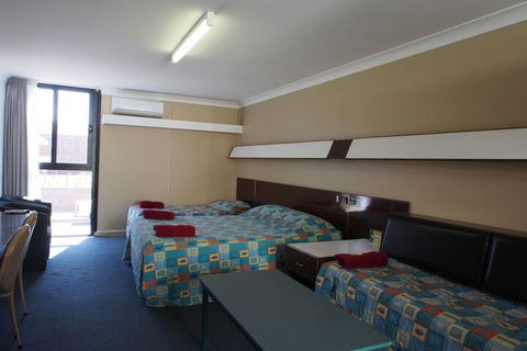 City Beach Motel - Tourism Brisbane 4