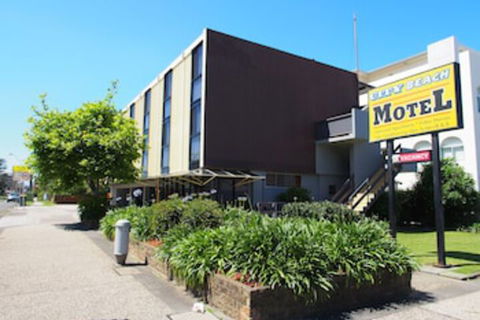 City Beach Motel - Tourism Brisbane 0