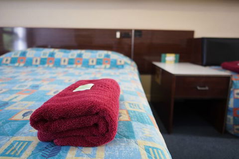 City Beach Motel - Tourism Brisbane 7