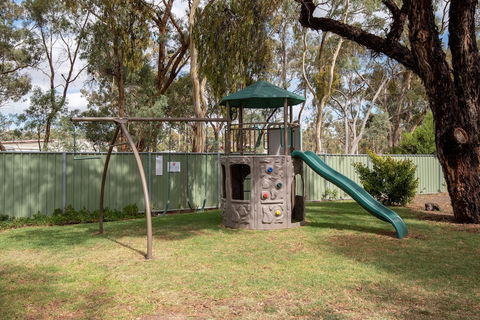Golden Country Motel & Caravan Park - Tourism Brisbane 3