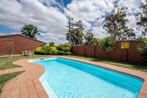 Golden Country Motel & Caravan Park - Tourism Brisbane 6