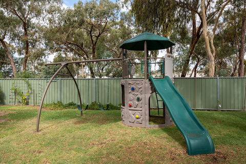 Golden Country Motel & Caravan Park - Tourism Brisbane 1