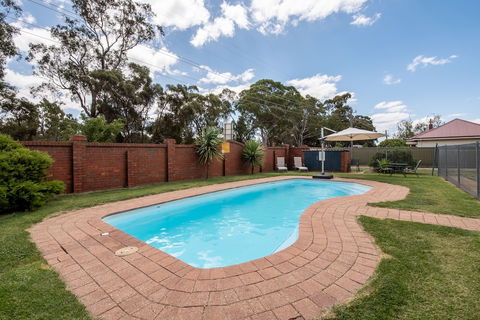 Golden Country Motel & Caravan Park - Tourism Brisbane 5