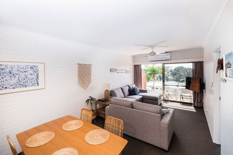 Mollymook Seascape Motel & Apartments - Brisbane Tourism 6