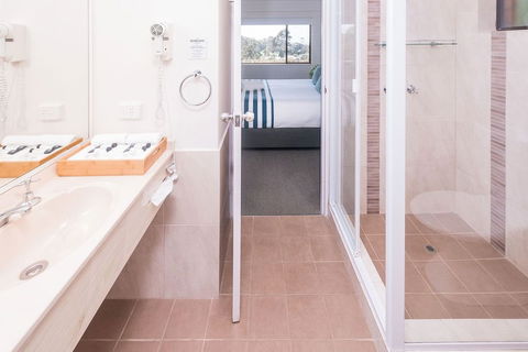 Mollymook Seascape Motel & Apartments - Brisbane Tourism 2