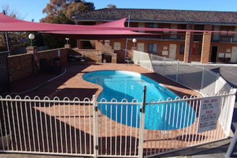 Ben Chifley Motor Inn - Tourism Brisbane 0