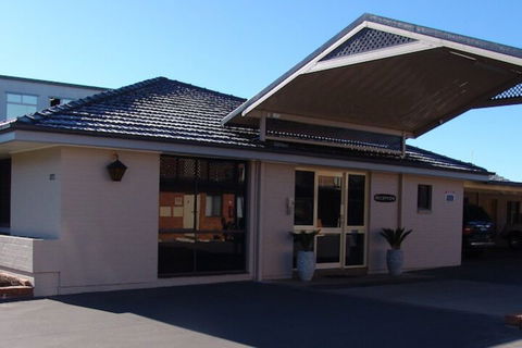 Ben Chifley Motor Inn - Tourism Brisbane 3