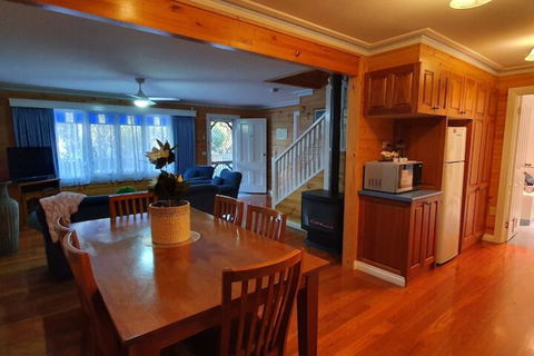 Sails Elegant Spacious Beach Villa - Tourism Brisbane 3