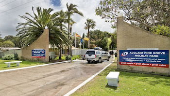 Acclaim Pine Grove Holiday Park - Tourism Brisbane 4