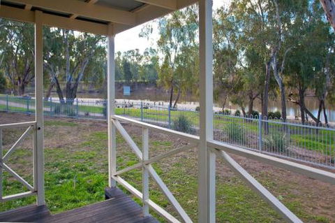 Wagga Wagga Beach Caravan Park - Brisbane 4u 1