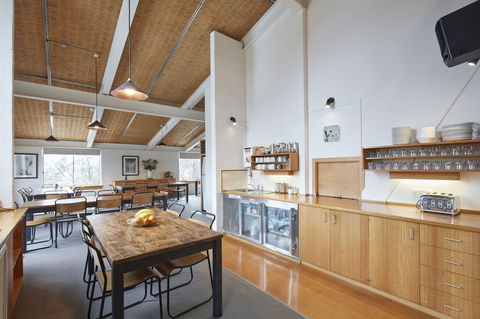 Ripparoo Ski Lodge - Brisbane Tourism 3