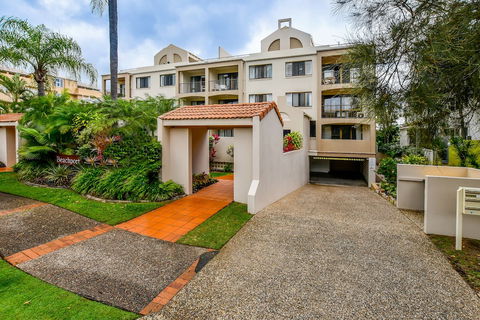 Beachport - Tourism Brisbane 0