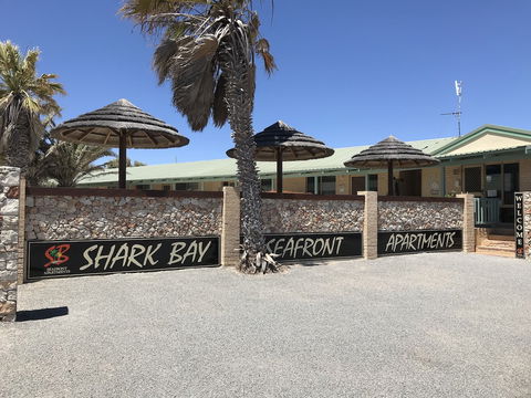 Shark Bay Seafront Apartments - Brisbane Tourism 0