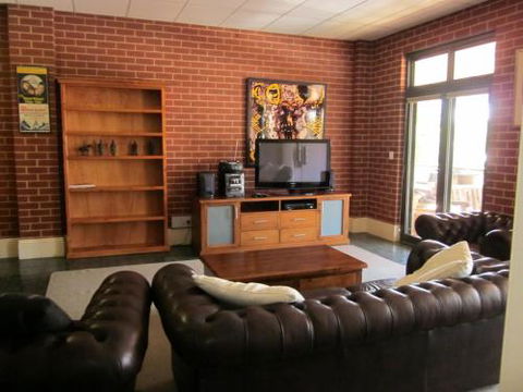 Holiday On Mostyn - Tourism Brisbane 6