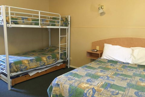 Parkville Motel - Brisbane Tourism 1