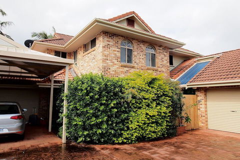 Akai Hana - Tourism Brisbane 3