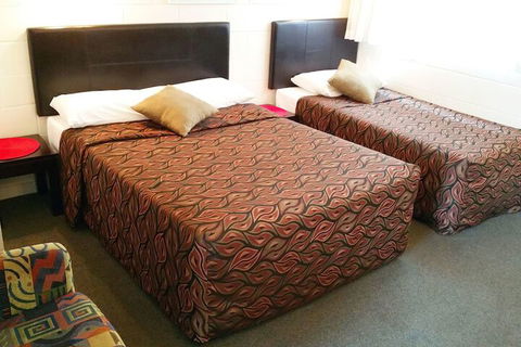 A & A Lodge Motel Emerald - Tourism Brisbane 7