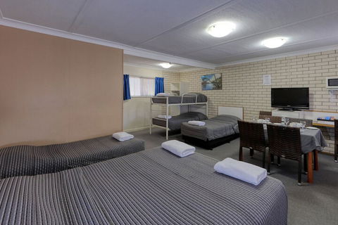 Binalong Motel - Tourism Brisbane 7
