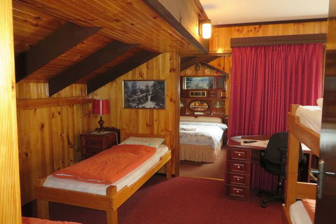 Karelia Alpine Lodge - Brisbane Tourism 4