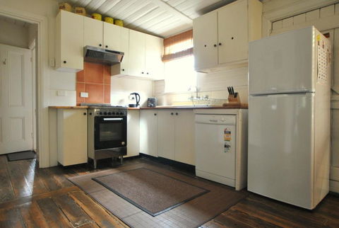 Cooma Cottage - Tourism Brisbane 1