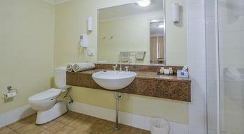 Golden Guitar Motor Inn - Tourism Brisbane 6