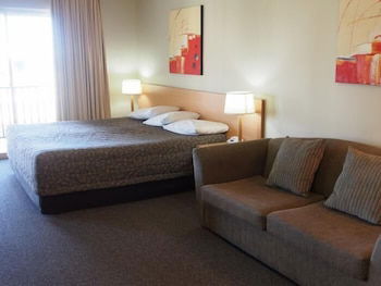 Golden Guitar Motor Inn - Tourism Brisbane 3