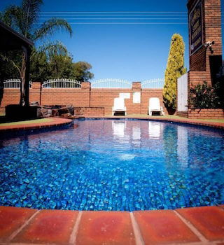 The Charles Sturt Motor Inn - Brisbane Tourism 3
