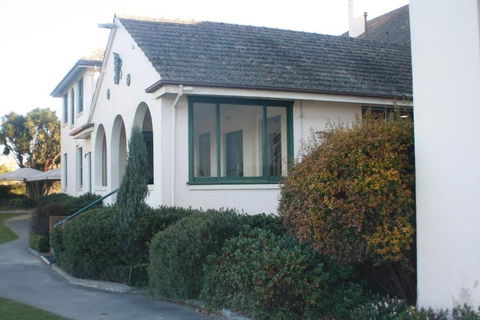 The Dormie House - On The Golf Course - Tourism Brisbane 1