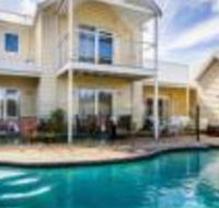 Seaside Spa Retreat - Brisbane 4u