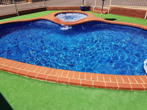 Golden Reef Motor Inn - Tourism Brisbane 2