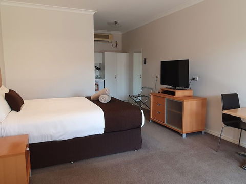 Golden Reef Motor Inn - Tourism Brisbane 5
