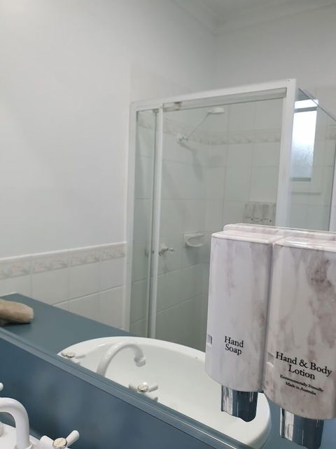 Golden Reef Motor Inn - Tourism Brisbane 6
